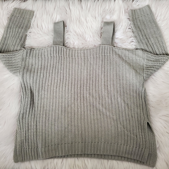 Design Lab Lord & Taylor Off the shoulder chunky knit sweater size: Small. - Picture 4 of 6